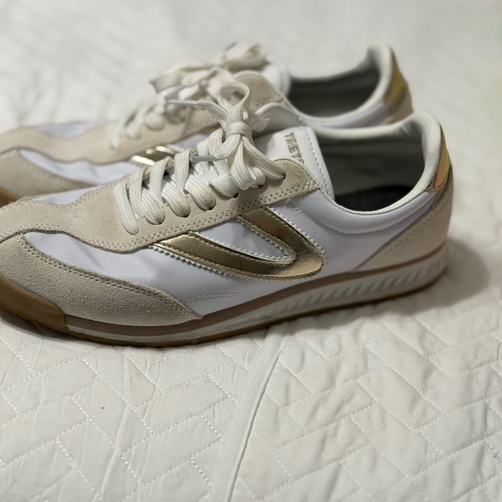 Tretorn White and Beige Sneakers with Gold Accent